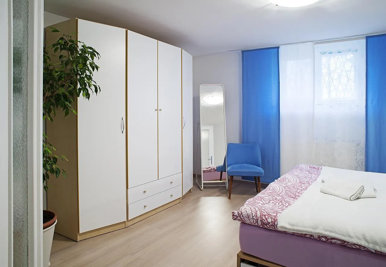 Apartments Your Colourful Ljubljana Home 0*,